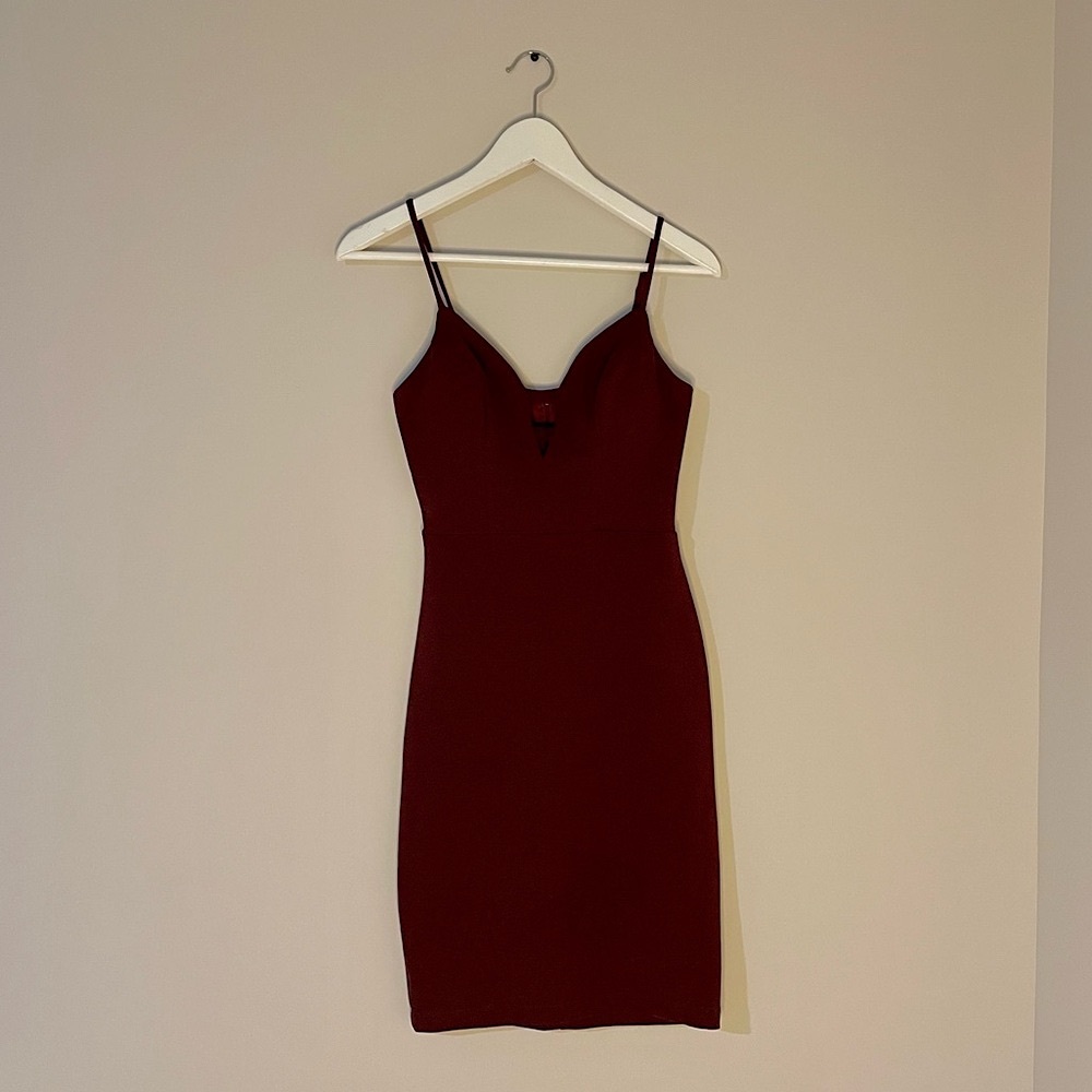 B. Darlin Burgundy V-Neck Bodycon Dress